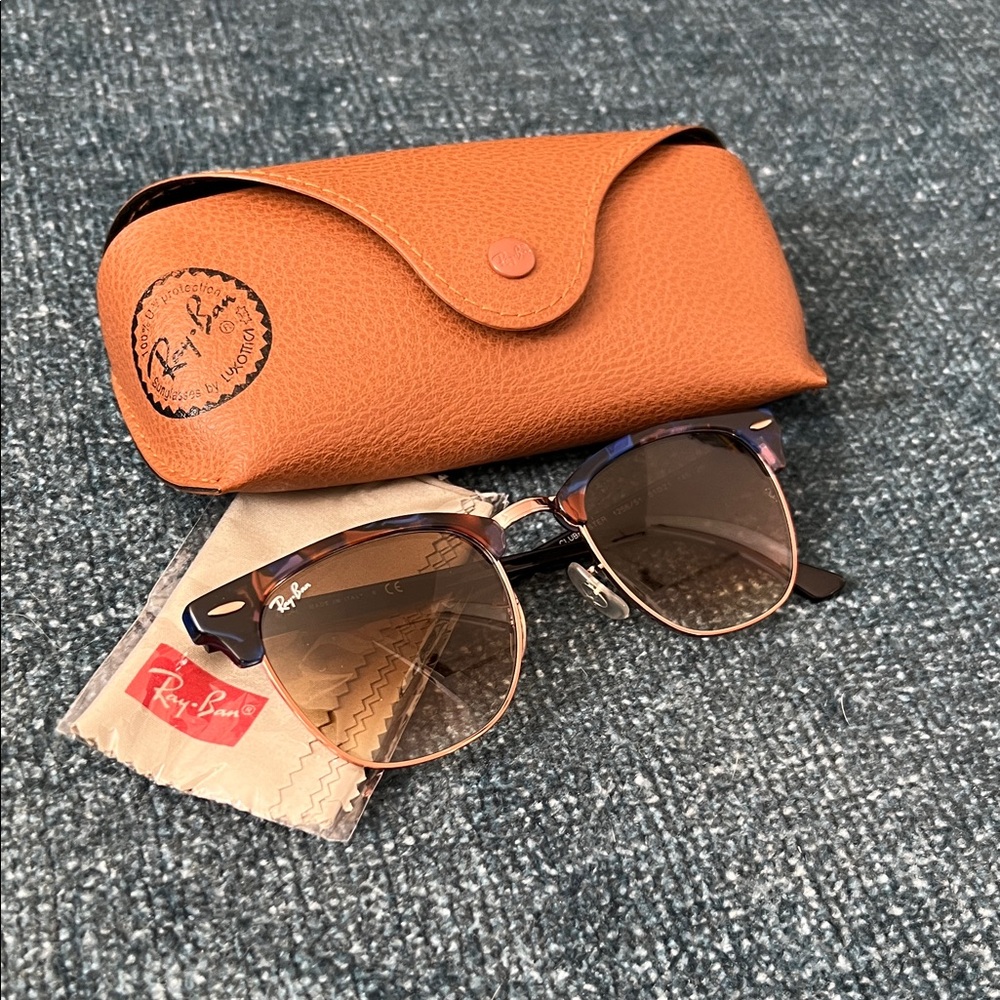 Ray-Ban Clubmaster Fleck Sunglasses with Leather Case